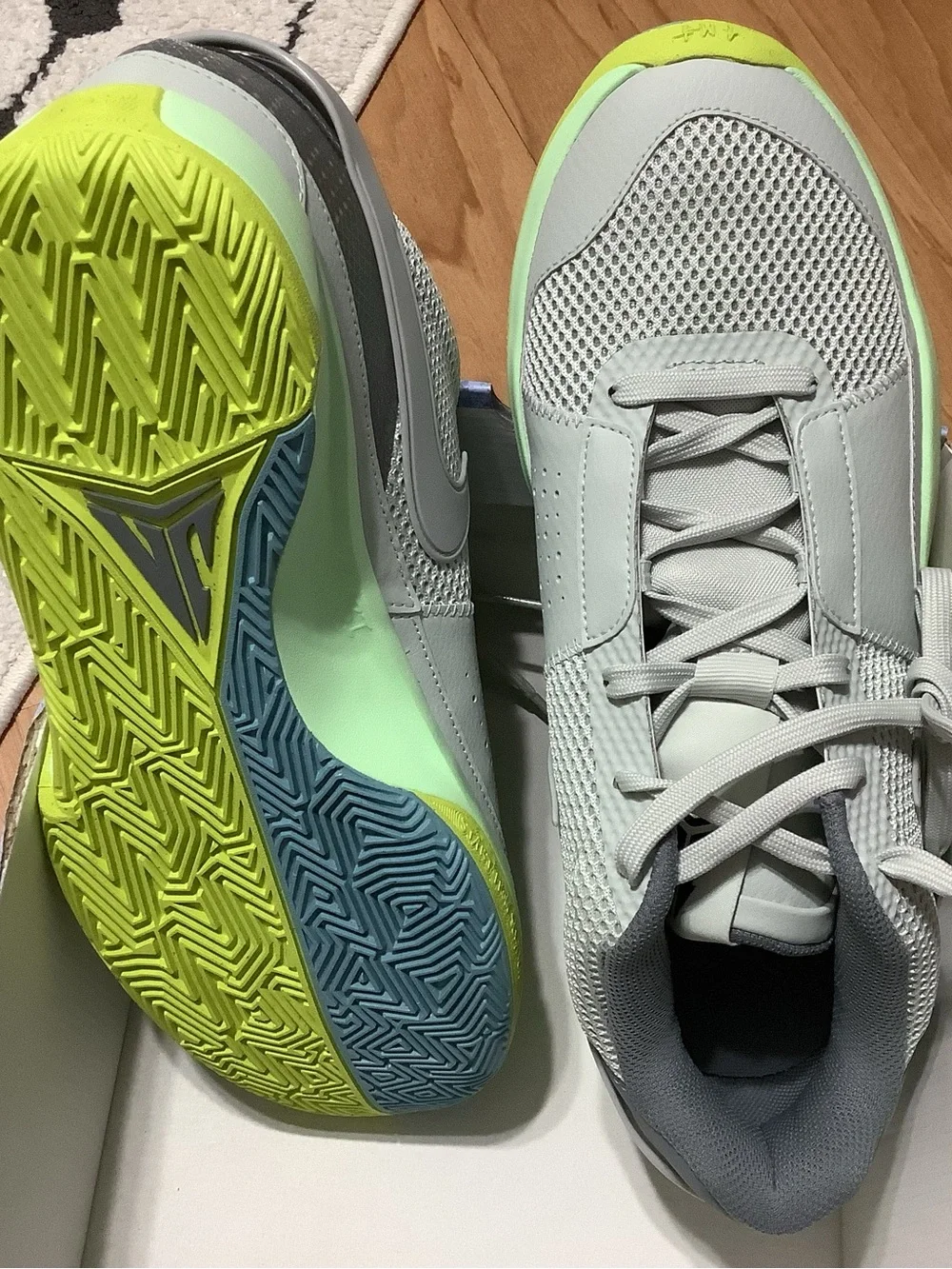 Nike lightweight men’s